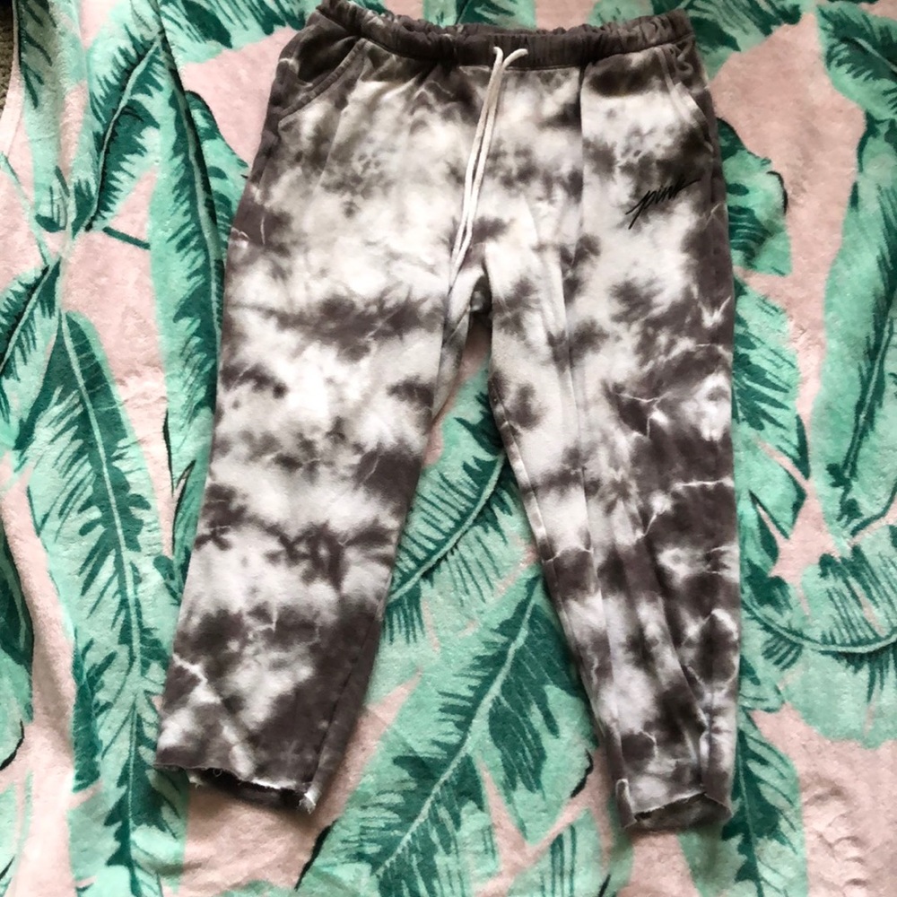 VS Pink Cropped Sweats